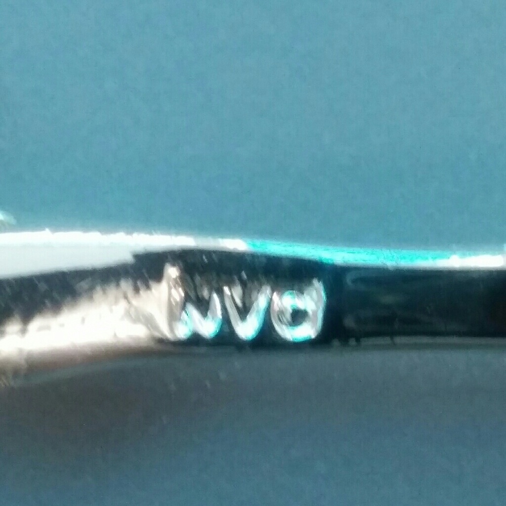 NVC Graduated Crystal Pendant - Picture 4 of 4